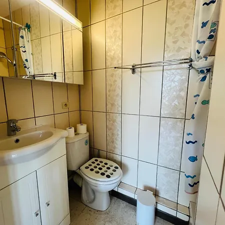 Argeles: Climatise Proche Avec Balcon, 4 Couchages - Fr-1-309-386 *